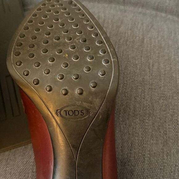 Tod’s Woman’s Burgundy Calfskin Leather Loafer with Block Heel. Size 6.5. - Picture 10 of 10